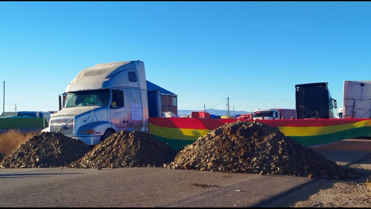 Bloqueo en Pasto Grande, en la carretera La Paz - Oruro. Foto: RRSS