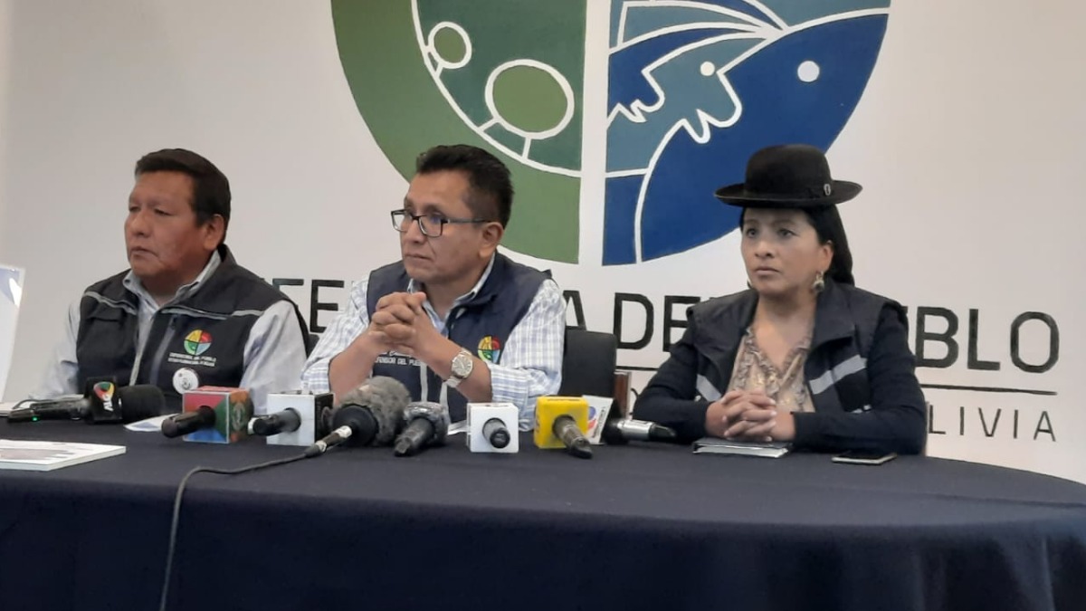 El defensor del Pueblo en la conferencia de prensa. Foto: ANF