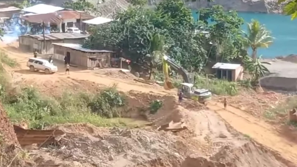 Enfrentamiento entre cooperativistas mineros en Guanay. Foto: Captura.