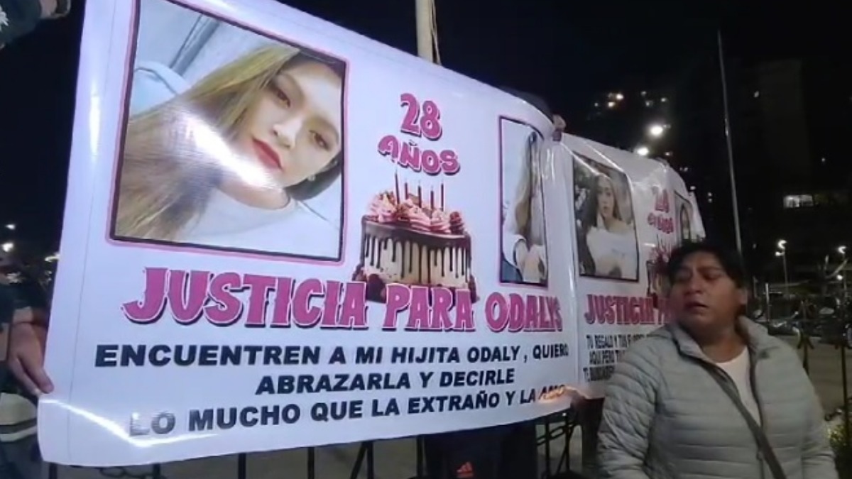 La mamá de Odalis en la plaza Abaroa. Foto: ANF