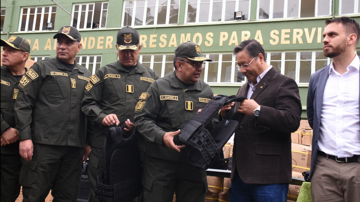 El pasado año el Gobierno entregó equipamiento a la Policía. Foto: Internet