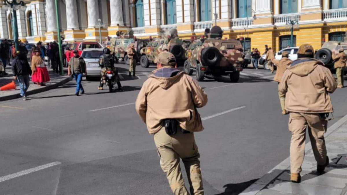 Los militares en plaza Murillo el 26 de junio.