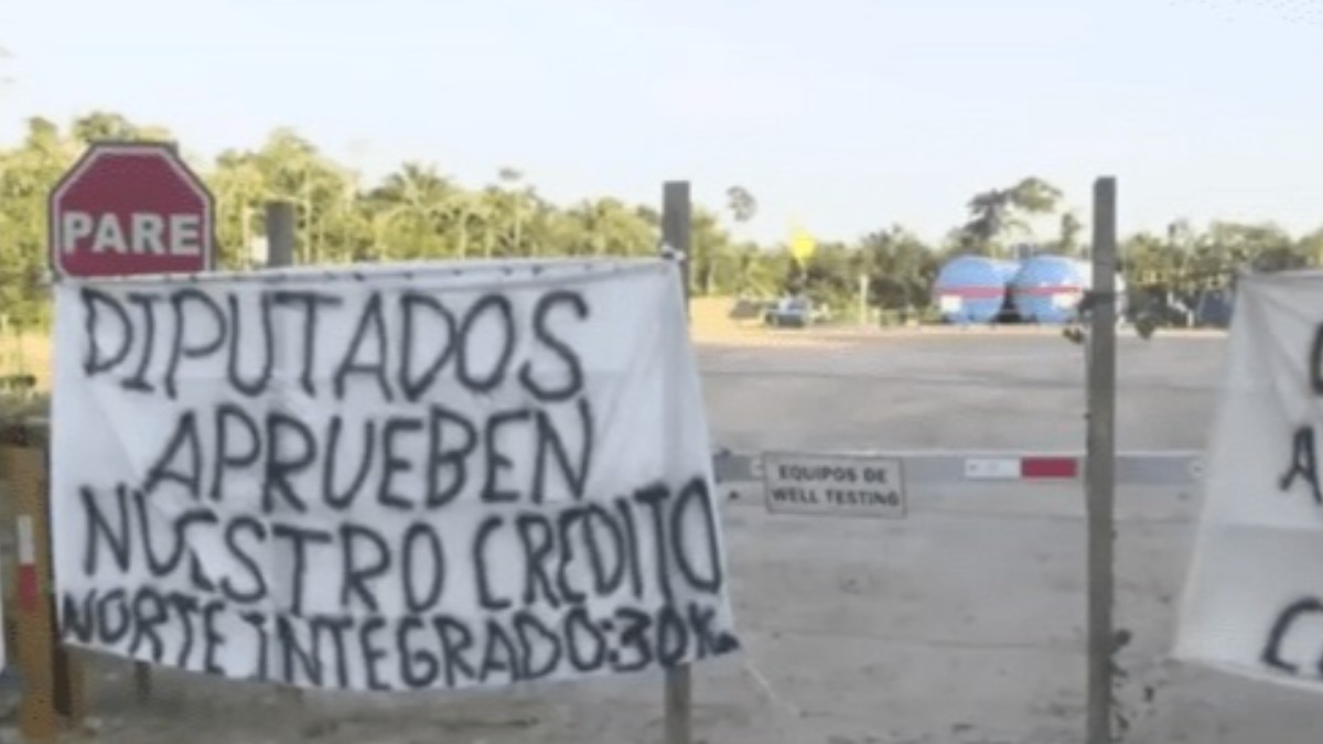 Los pobladores cerraron las válvulas del pozo Yarará X2. Foto: Internet