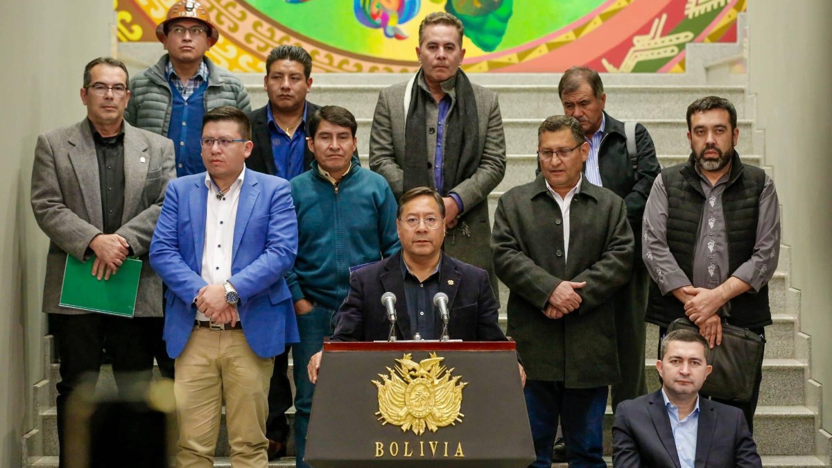 Tras la reunión, los gobernadores y el presidente Arce dieron declaraciones. Foto: Twitter mandatario