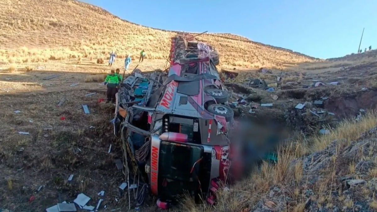 El bus que sufrió el accidente de tránsito en la vía Los Libertadores, Perú.