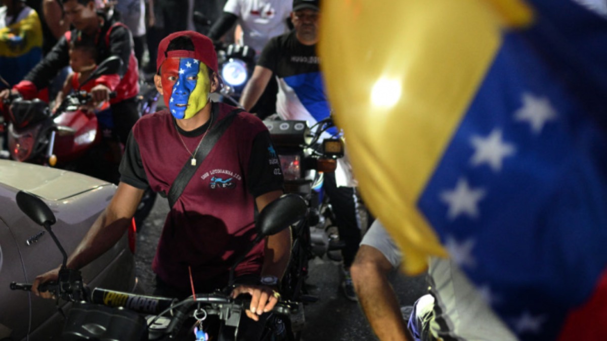 Tras concluir la votación, simpatizantes chavistas salieron a las calles de Venezuela. Foto: CNN Chile