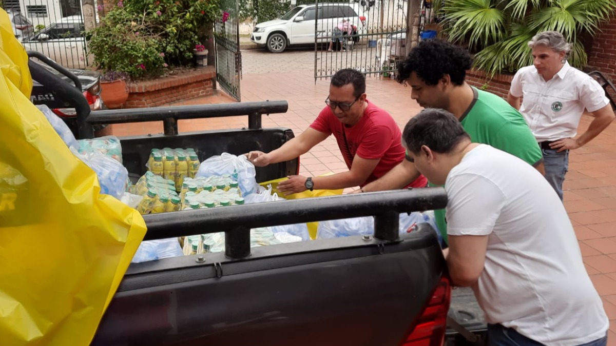 Cívicos y la SIB recolectaron ayuda para las familias afectadas por los incendios. Foto: CpSC