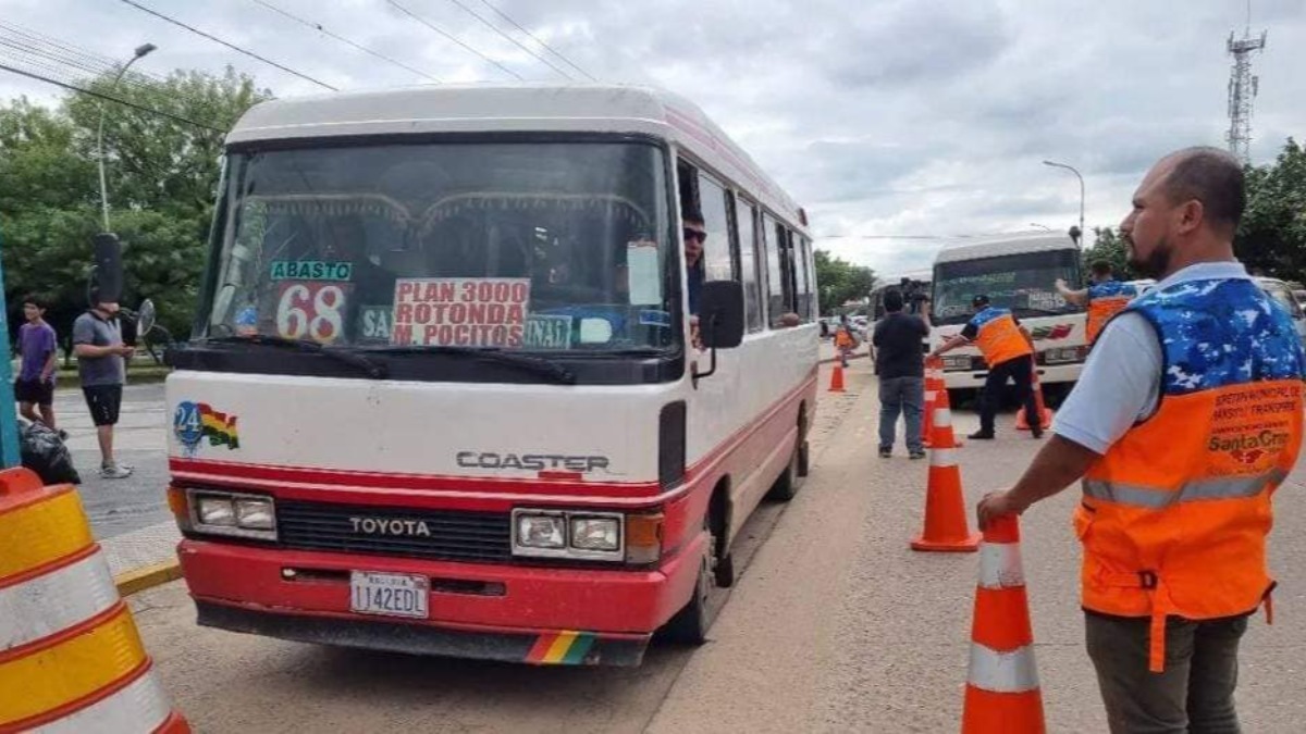 El transporte urbano de Santa Cruz declaró paro indefinido desde el lunes. Foto: RRSS