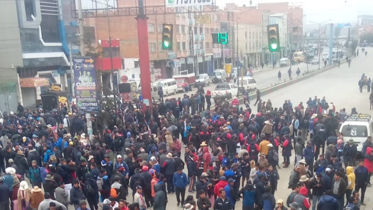 Concentración de choferes en la avenida Juan Pablo II . Foto: Cortesía ZM