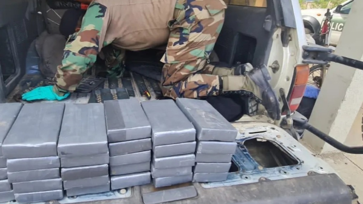 Requisa del vehículo Noah donde estaban los 58 kilos de cocaína. Foto: RRSS