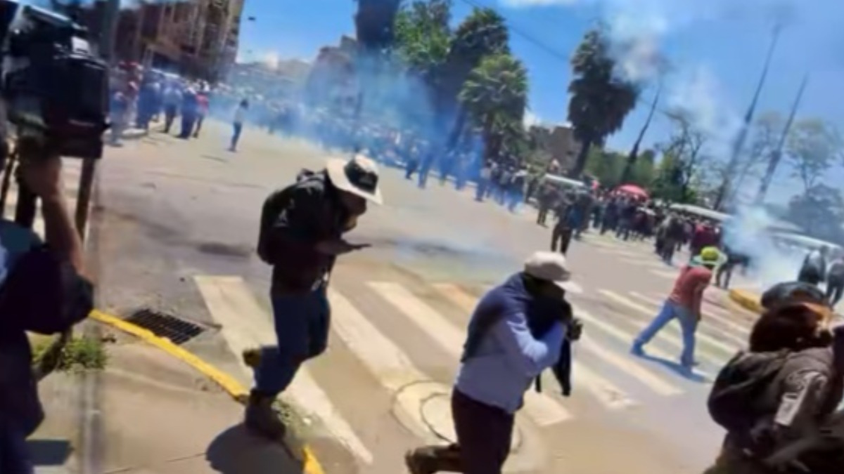 La Policía gasifica a evistas en Cochabamba. Foto captura ANF