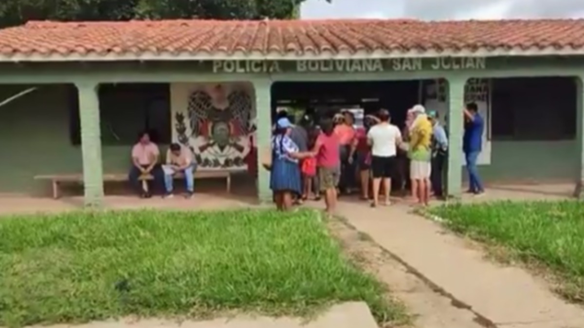 Los vecinos reclaman que el autor del feminicidio haya sido trasladado a Santa Cruz. Foto: captura