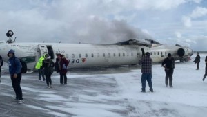Al menos ocho heridos tras un accidente de avión en Toronto