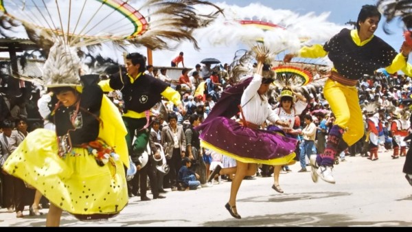 Grupo de Danza Estilizada Suri Sicuri de Oruro. Foto. Ascanio Nava Rodríguez