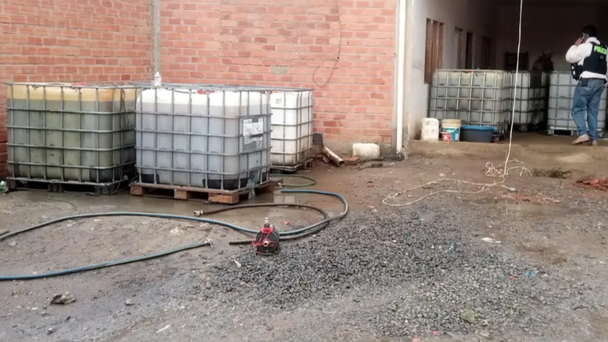 El combustible se encontraba en un domicilio en El Alto. Foto: Policía Boliviana
