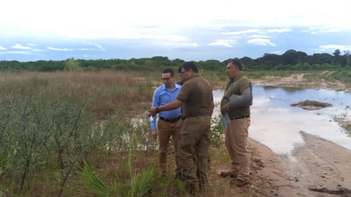 El fiscal en el lugar donde se encontraron los cuerpos. Foto: Fiscalía.