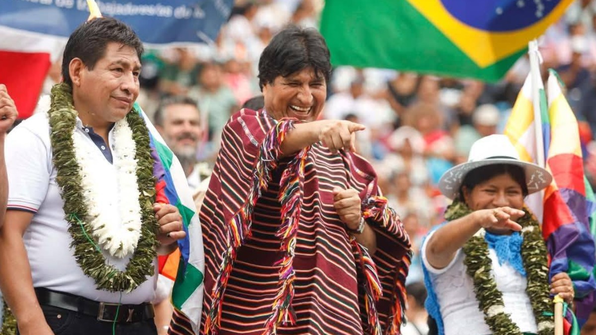 Evo Morales junto a los dirigentes del Pacto de Unidad. Foto: Radio Soberanía