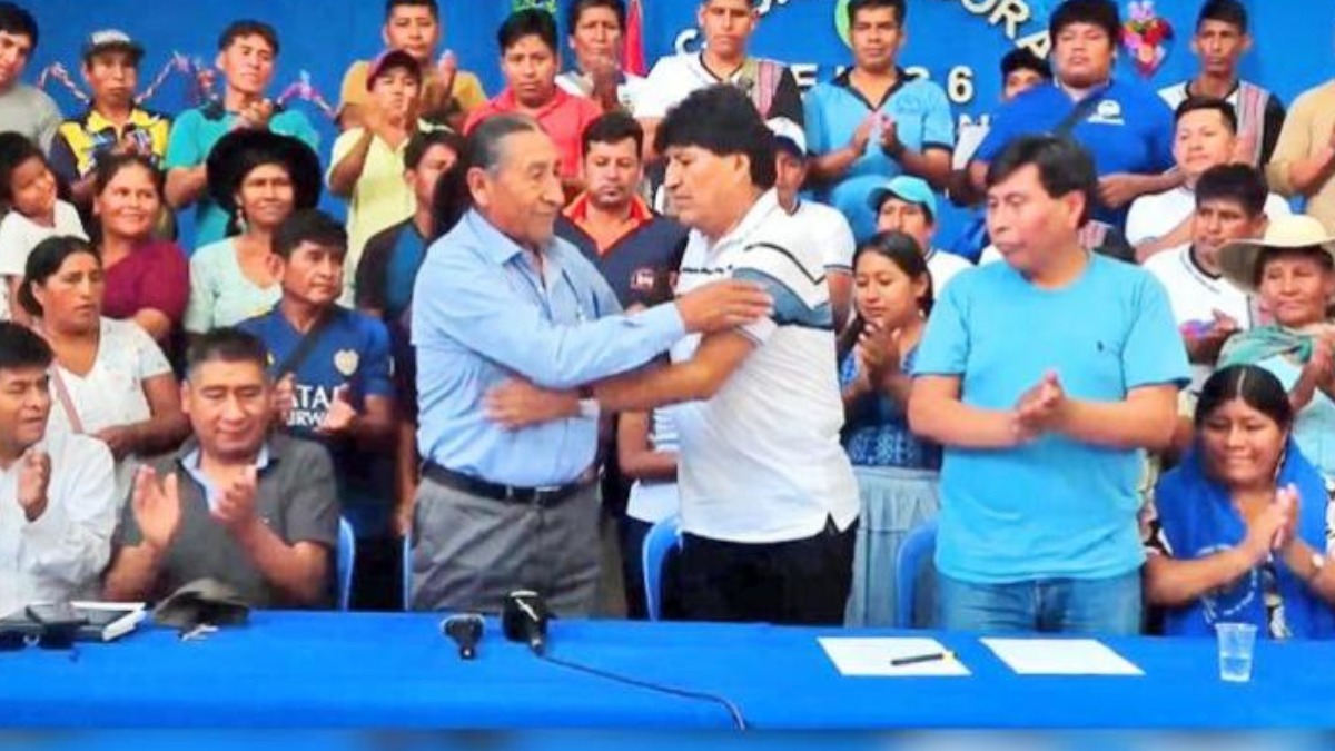 La dirigencia del FPV y Evo Morales firmaron un acuerdo para participar en las elecciones. Foto: Captura