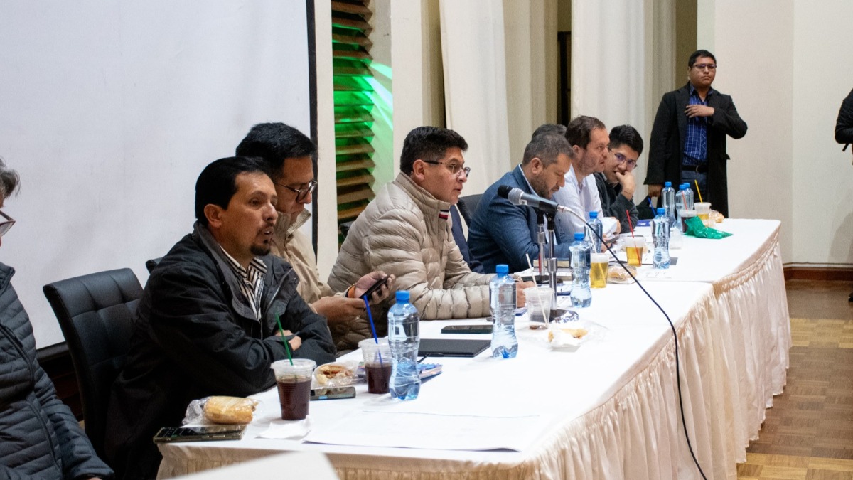 Las autoridades en la reunión con el Transporte. Foto: Ministerio de Economía