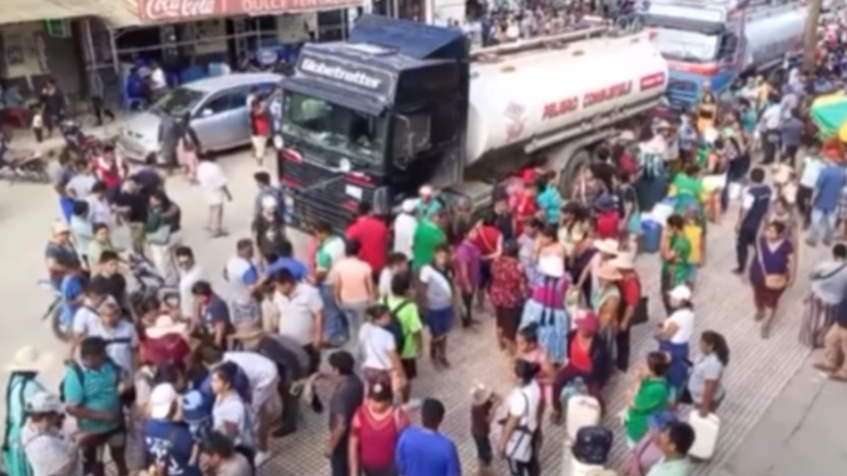 Las cisternas retenidas en Caranavi. Foto: captura