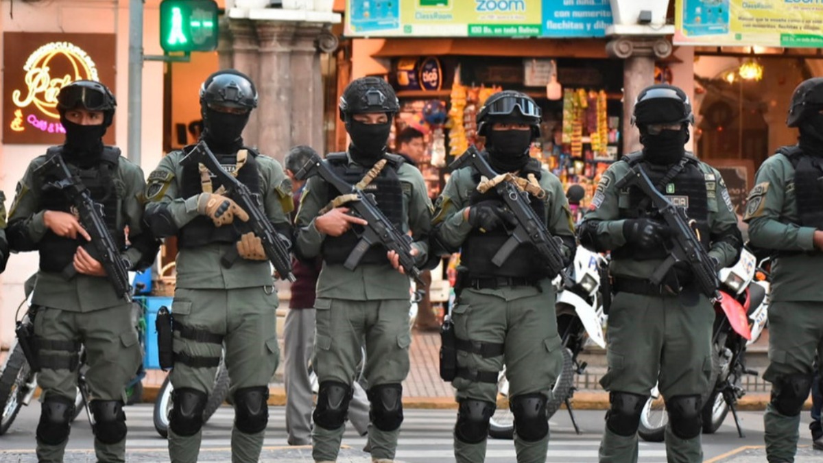 Los policías son los que más torturan en Bolivia. Foto: Los Tiempos