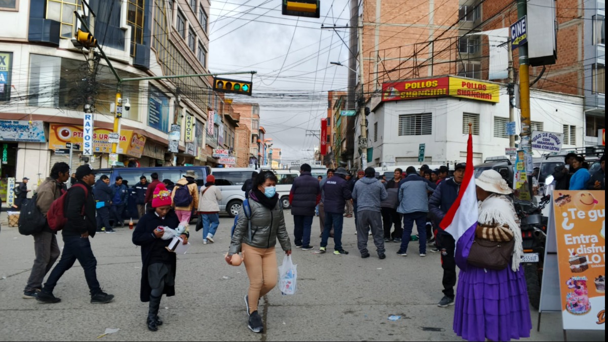 Los transportistas de El Alto bloquearon en demanda del normal abastecimiento de combustible. Foto: ANF