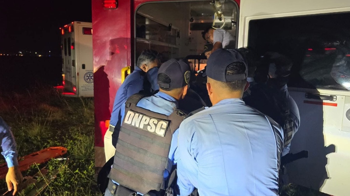 Rescate de los heridos tras el accidente aéreo en Honduras.