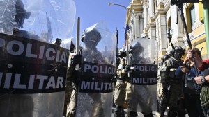 ITEI: Por temor a golpes de Estado, el Gobierno evita regular a policías y militares, y continúan las torturas