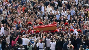 Pobres, migrantes, presos y transgéneros le darán el último adiós al Papa Francisco