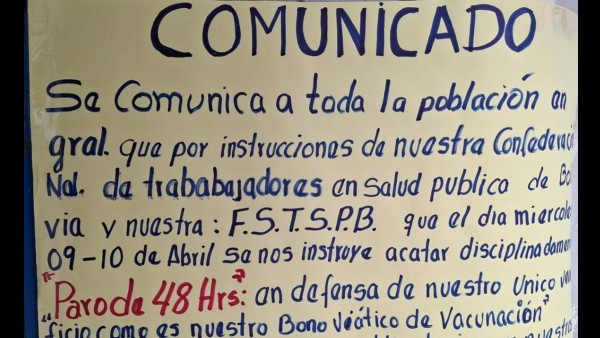 Carteles similares aparecieron pegados en los diferentes establecimientos de la salud pública del país.