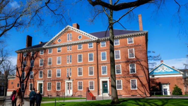 La universidad de Harvard.