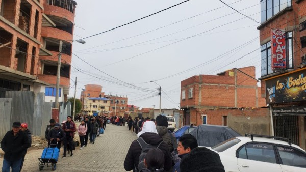Largas filas en el Teleférico debido al paro del Transporte. Foto: ANF