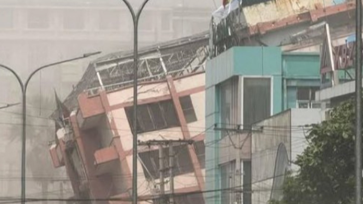 Edificios destruidos tras el sismo en Birmania.