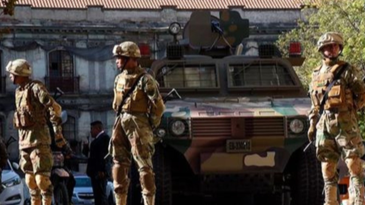 El 26 de junio de 2024, un grupo de militares cercaron plaza Murillo. Foto: Internet