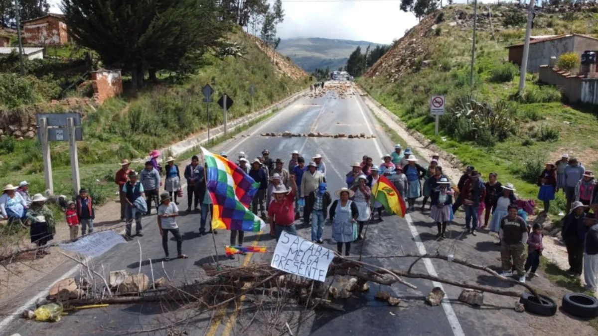 El bloqueo de caminos se radicaliza desde la localidad de Parotani. Foto: Rtp