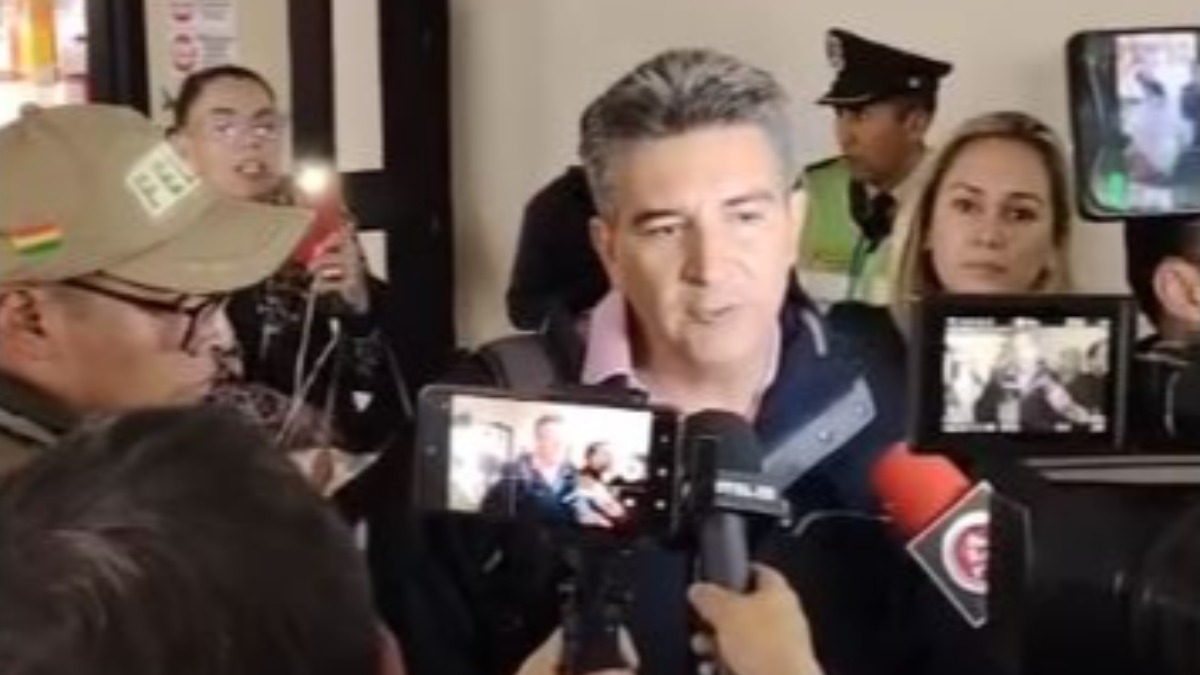 El diputado fue aprehendido cuando llegó al aeropuerto de El Alto. Foto: Captura