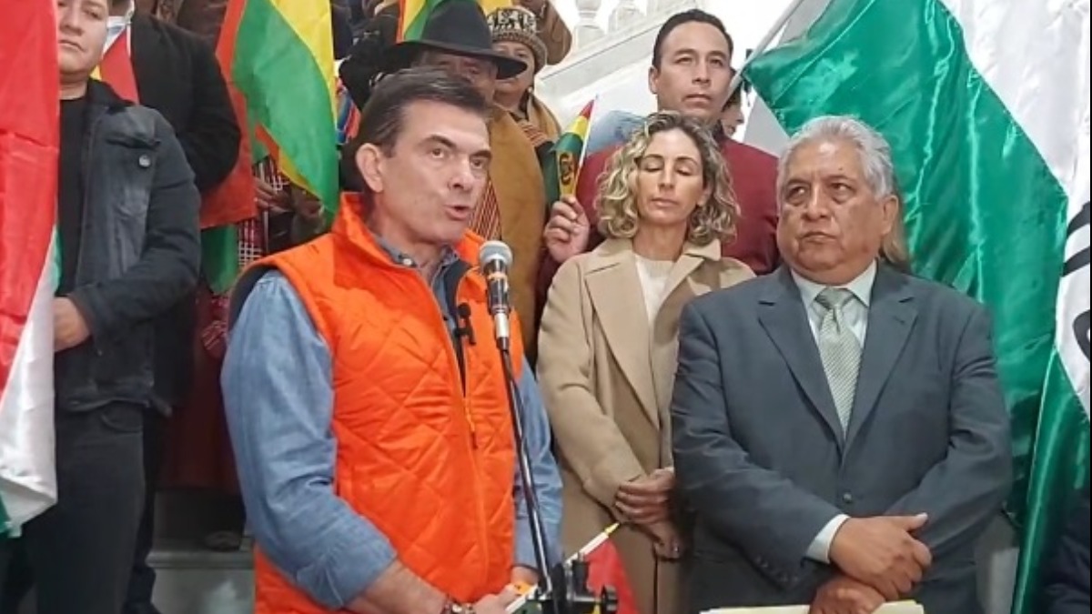 Rodrigo Paz junto al representante del PDC. Foto: captura