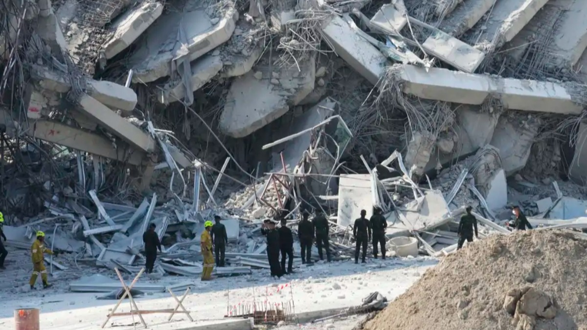 Trabajos de rescate tras el terremoto en Birmania.