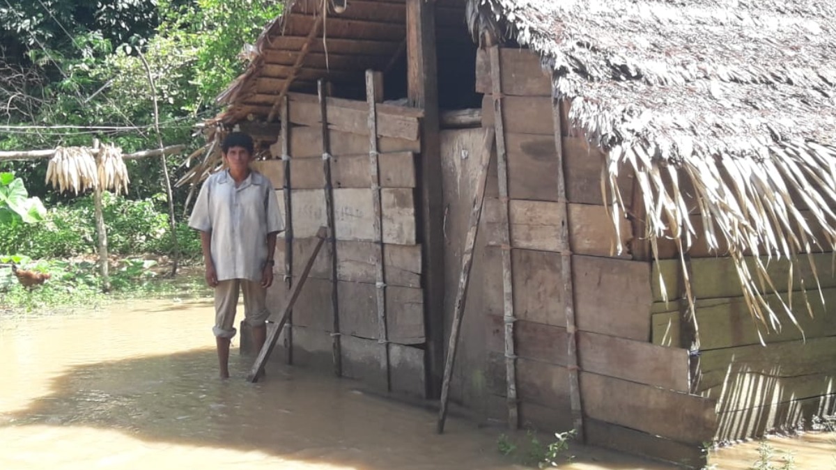 Un indígena que sufre los efectos de las inundaciones. Fotos: Cejis