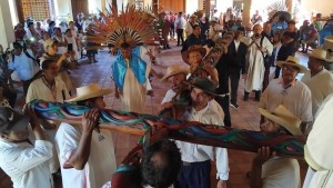 El Gran Cabildo Indigenal de San Ignacio de Mojos renueva su fe con la siembra de la cruz restaurada