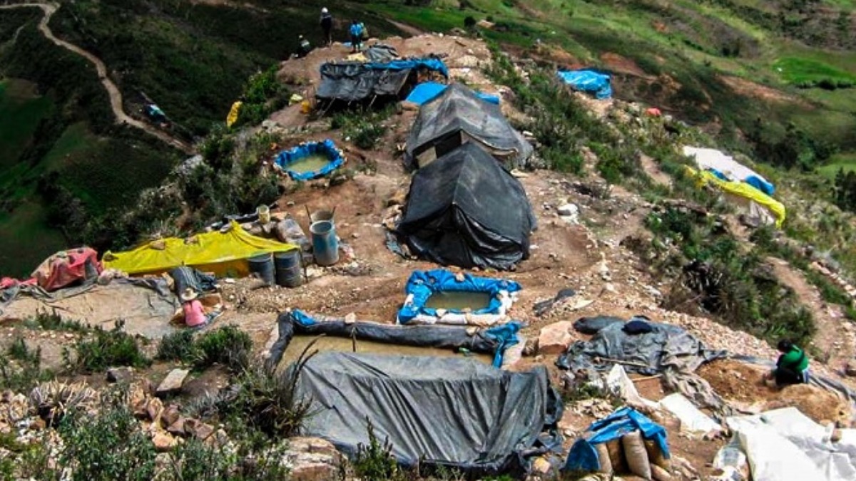 Campamento minero en Pataz, Perú.