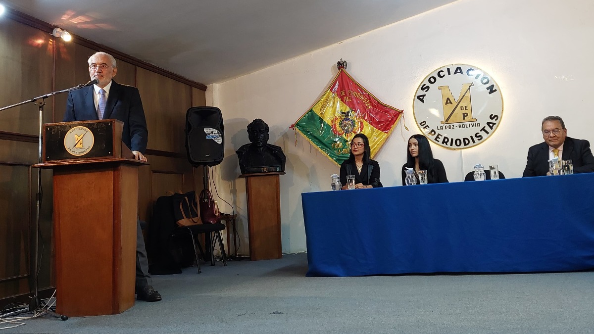 Carlos Mesa en la presentación de la revista 