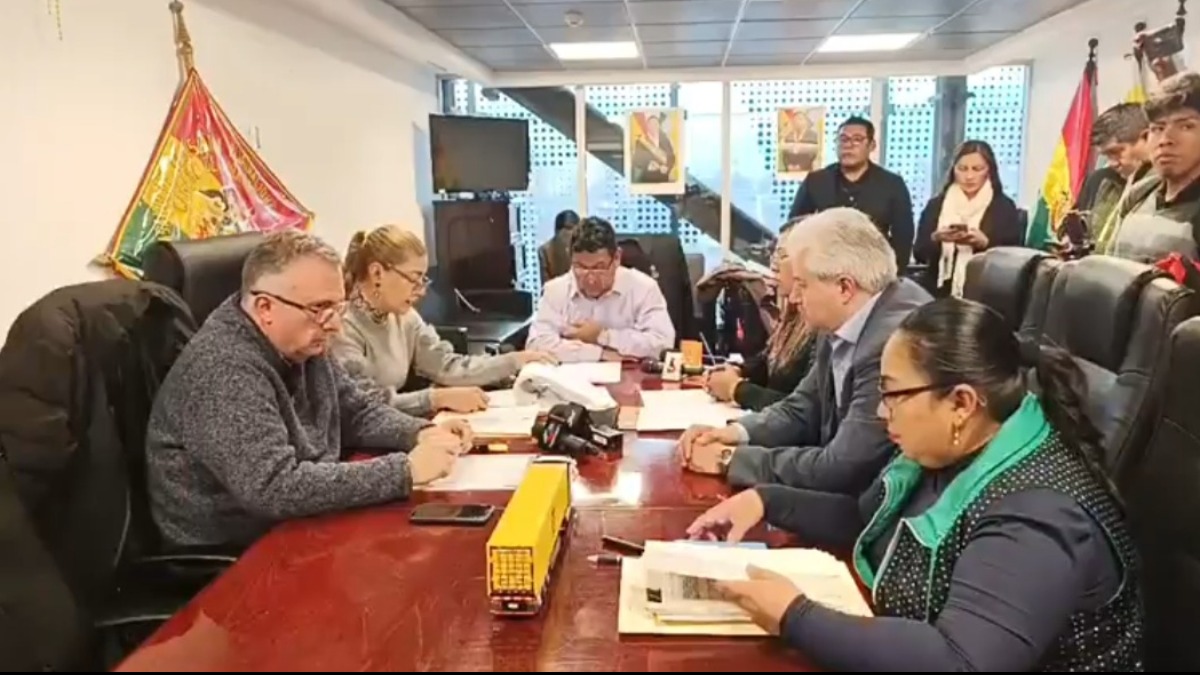 Comisión aprueba informe sobre la investigación a Botrading. Foto: Captura