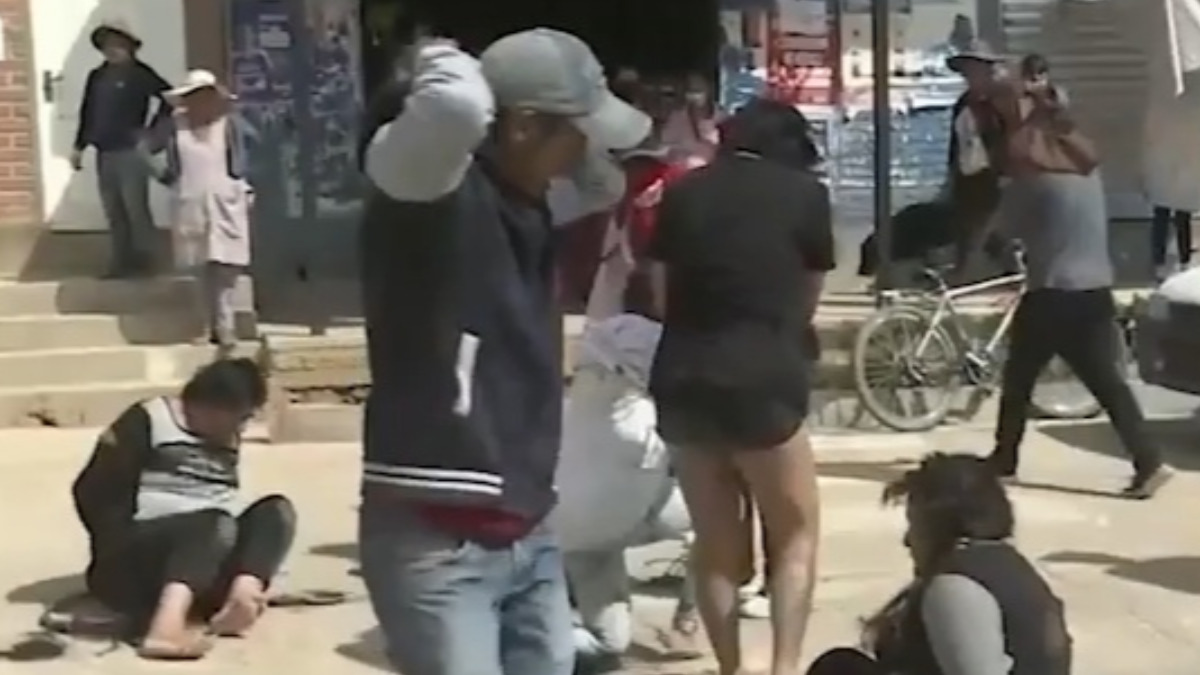 Conflicto por la basura, mujeres violentadas. Foto:captura