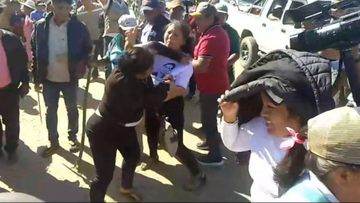 Evistas y androniquistas se agarran a golpes en San Julián. Foto: Captura