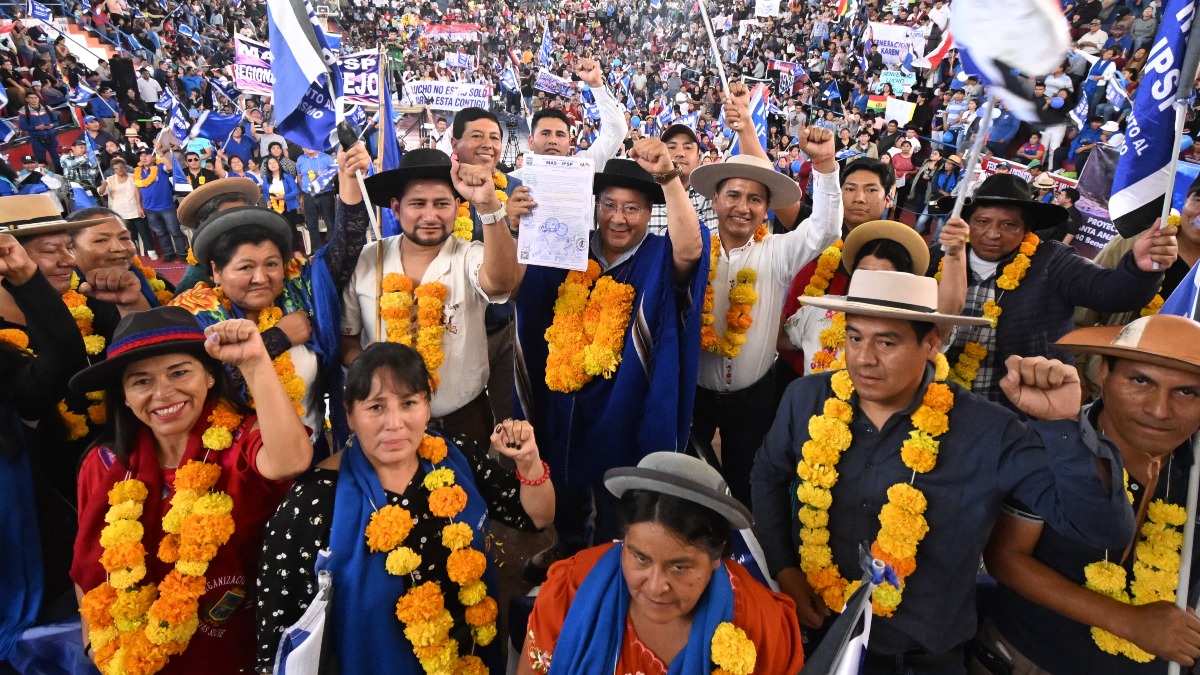 Luis Arce fue proclamado como candidato por las regionales del MAS. Foto: Internet