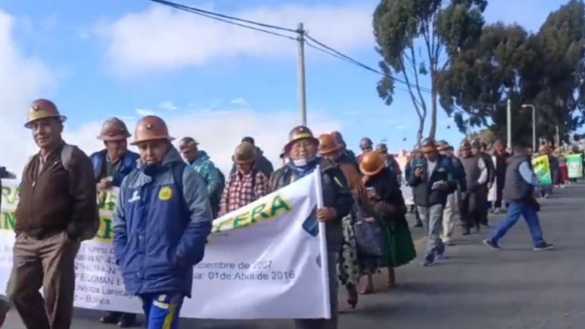 Marcha de cooperativistas auríferos.