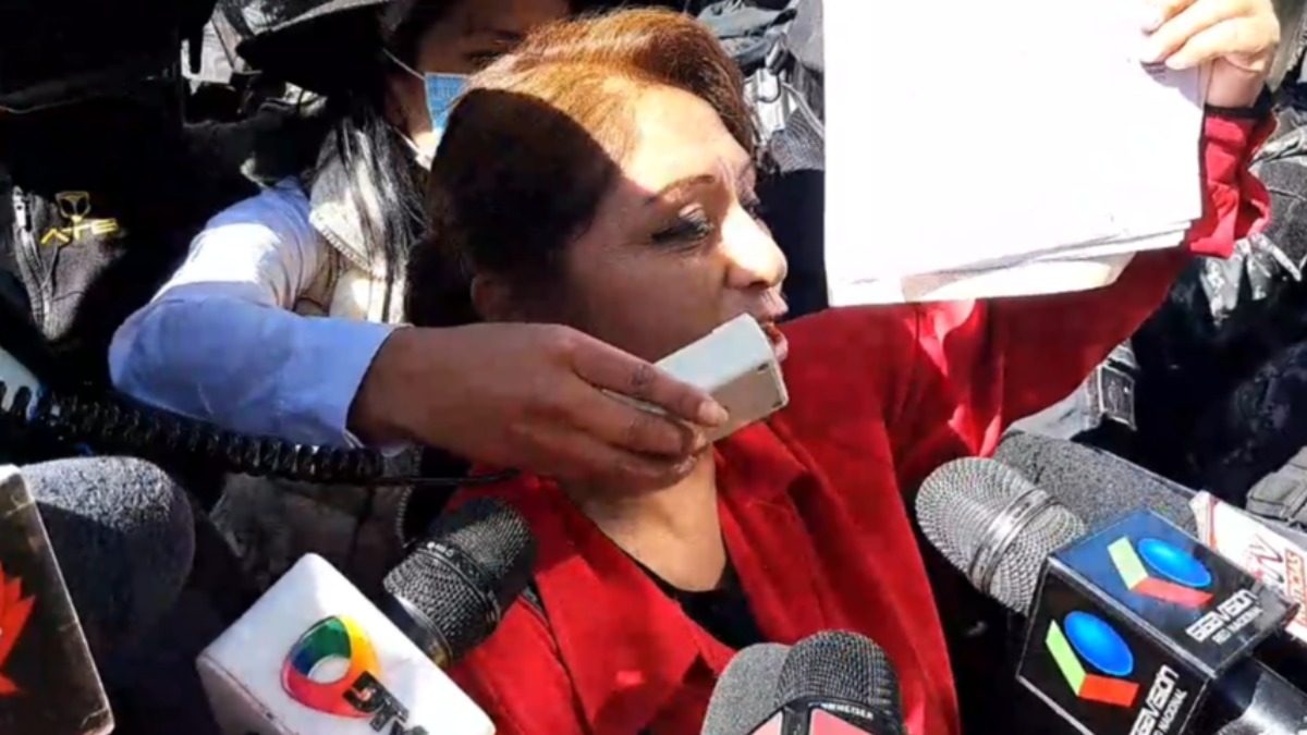 Pan-Bol llegó hasta el TSE para entregar la lista de candidatos. Foto: Captura