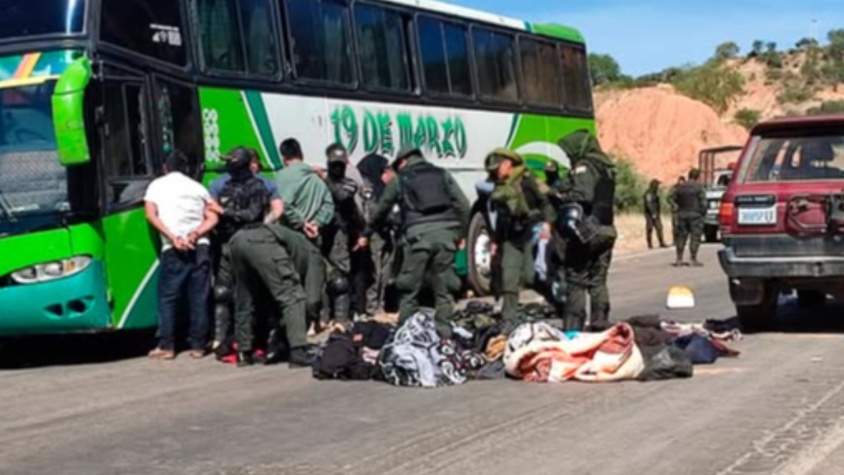 Aprehenden a siete personas con cinco armas.