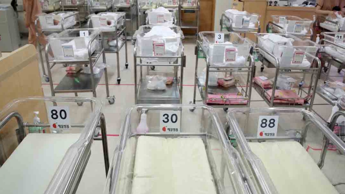 Sala neonatal en Japón.